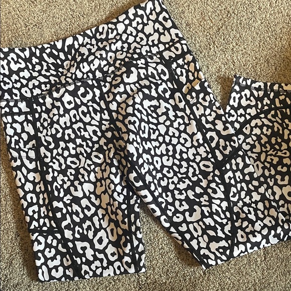 ZYIA Pants - Zyia leopard print leggings 6-8